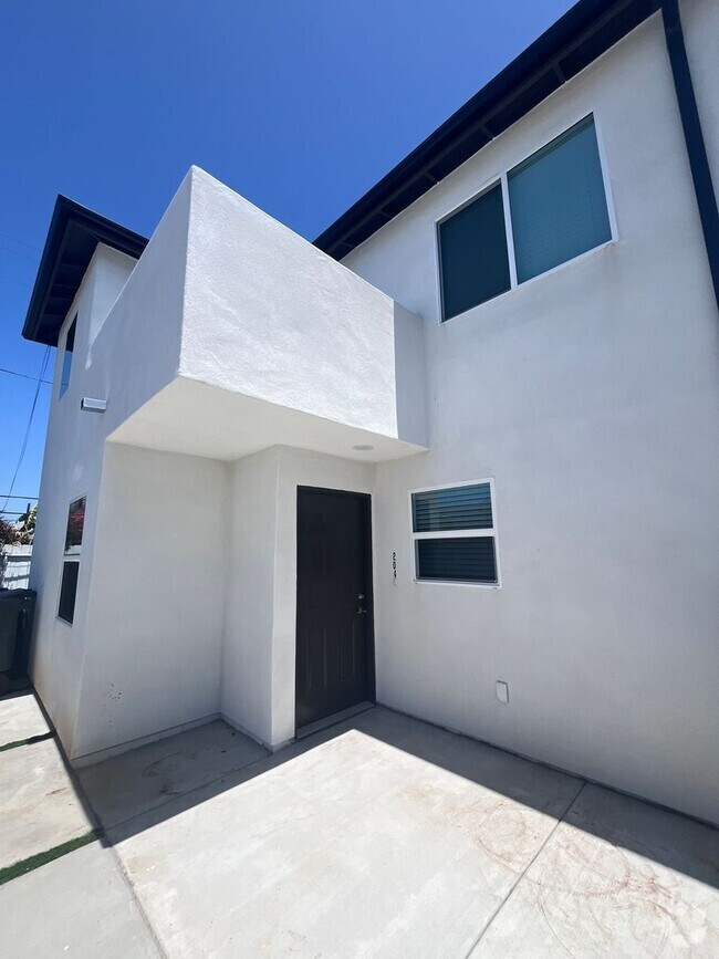 Building Photo - 202-204 Calla Ave