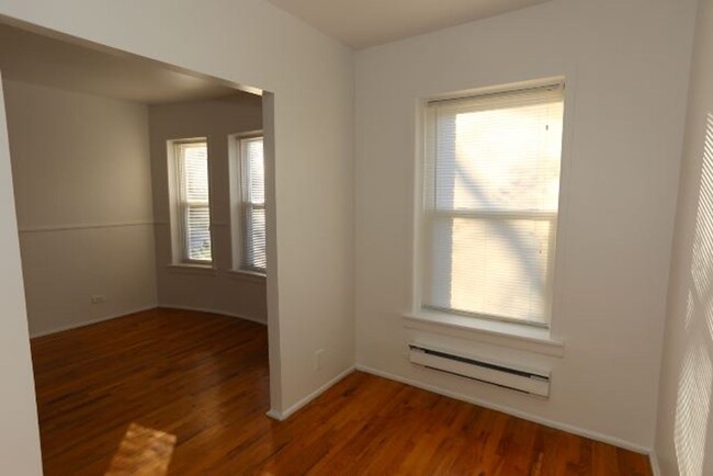 Interior Photo - 4501-4515 N Malden St