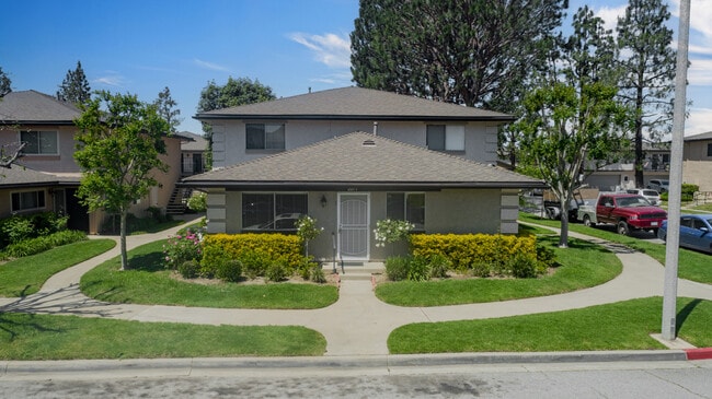Building Photo - 2077 N Avenida Refugio