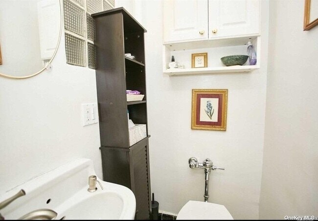 Foto del edificio - 176-12 77th Rd