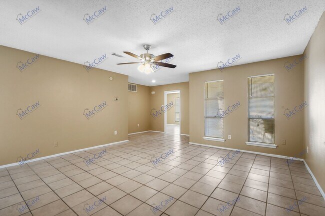 Building Photo - **Section 8 Accepted** Cute 2/1.5 Duplex i...