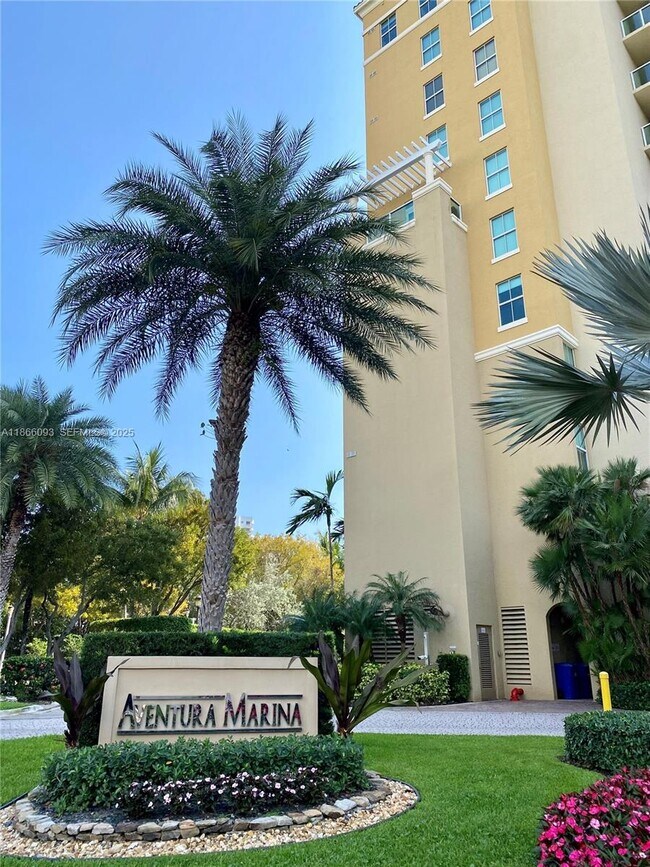 Foto del edificio - 3330 NE 190th St