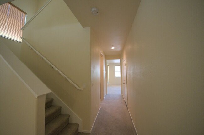 Foto del edificio - Vacaville 2 stories single family house. 3...