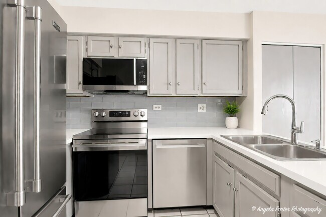 Foto del edificio - 246 Shadow Bend Dr