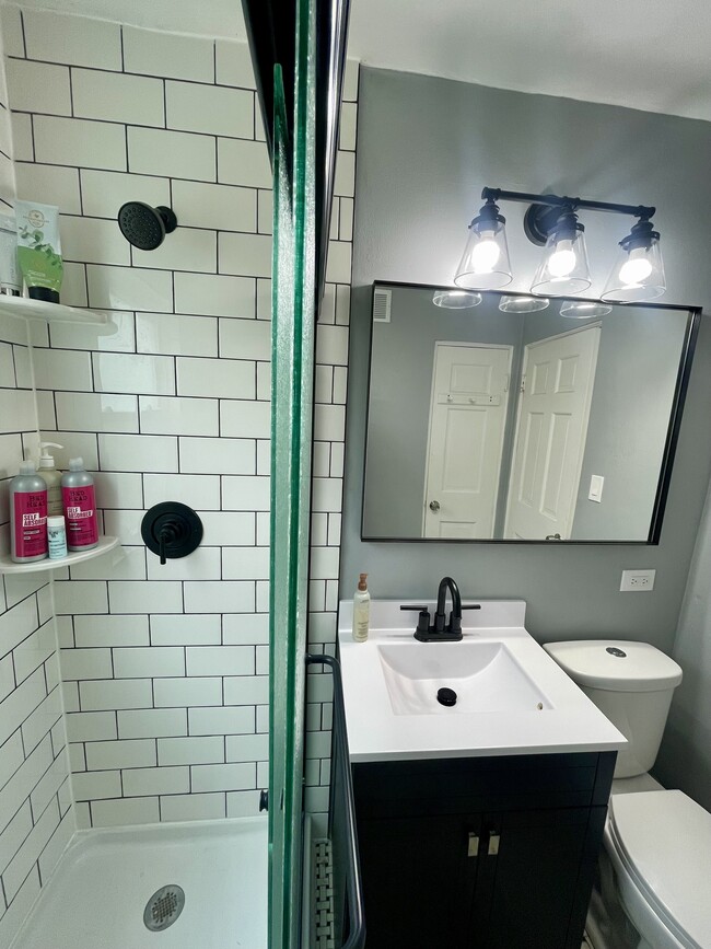 Building Photo - 6525 W Center St