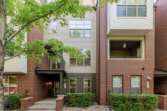 Building Photo - 418 S Reed Ct