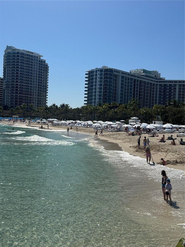 Foto del edificio - 10275 Collins Ave