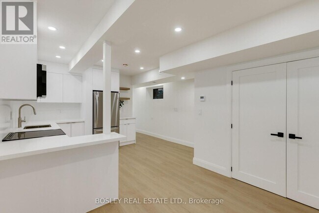 Building Photo - 225 Gainsborough Rd