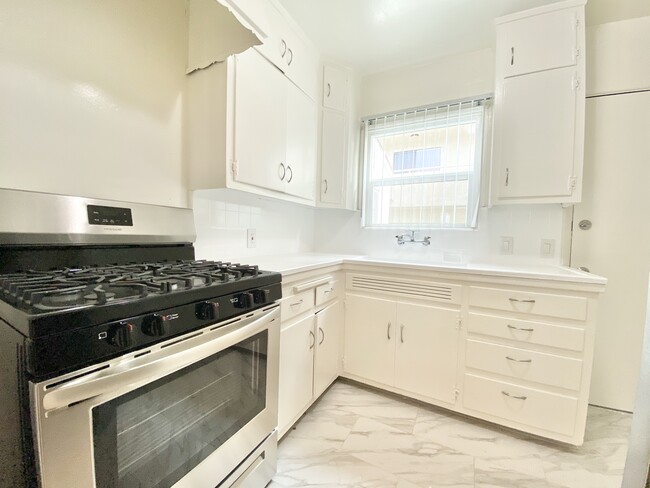 Building Photo - 12343 Riverside Dr