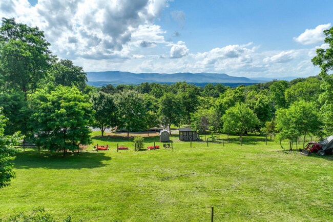 Building Photo - 68 Skunk Hollow Ln