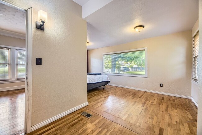 Foto del edificio - Charming 3BR House in Littleton
