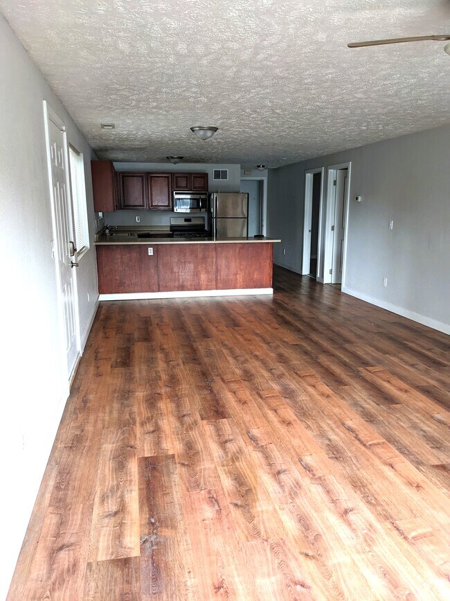 Foto del edificio - 918 W Kiernan Ave
