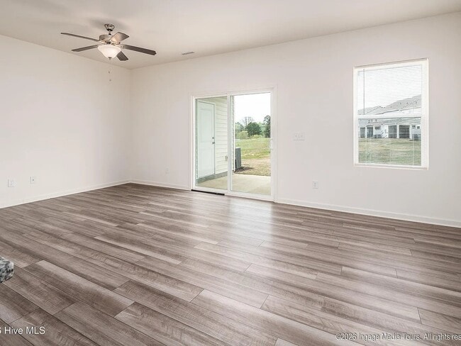 Foto del edificio - 3413 Baybrook Pl