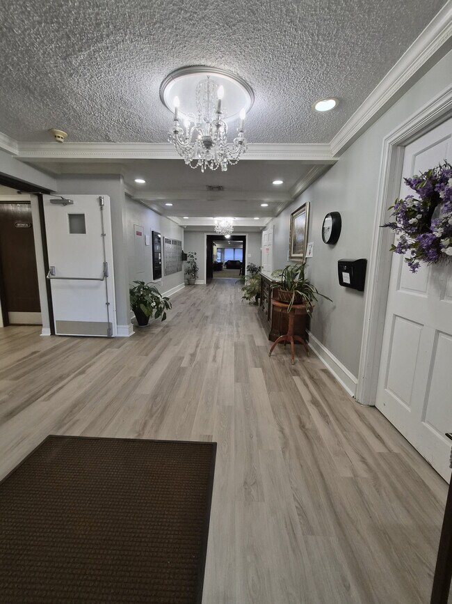 Foto del edificio - Plymouth Park Apartments 55+