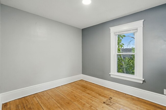 Building Photo - 427-429 Dewey St