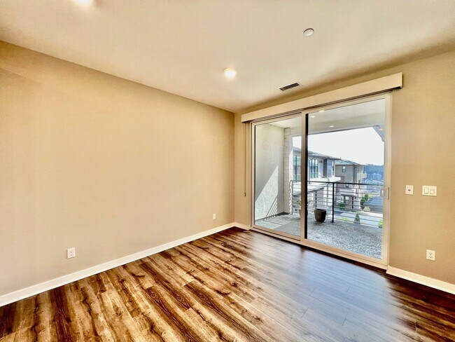 Building Photo - Beautiful Newly Built 3B/3BA w/ 2 Car Gara...