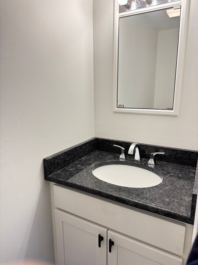 Medio baño - 103 Monarch St