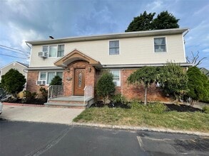 Building Photo - 133 Railroad Ave
