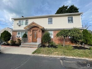 Building Photo - 133 Railroad Ave