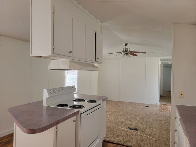 Building Photo - Ready to move in!