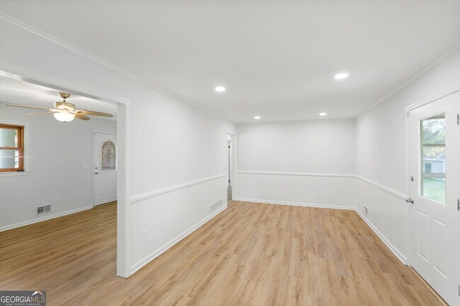 Building Photo - 3031 Walker Dr