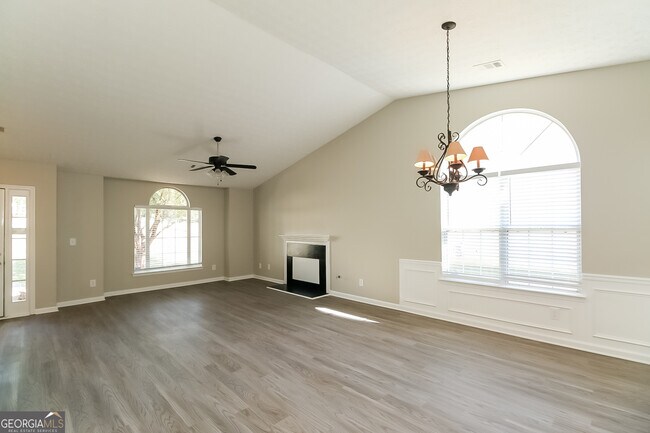 Foto del edificio - 6695 Emerald Pointe Cir