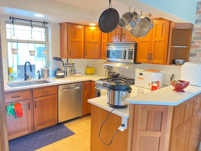 Foto del edificio - PRE-LEASING 3 BD 3.5 BA Townhome in Fremont