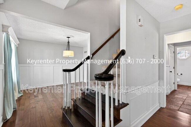 Foto del edificio - 971 Whispering Ridge Ln