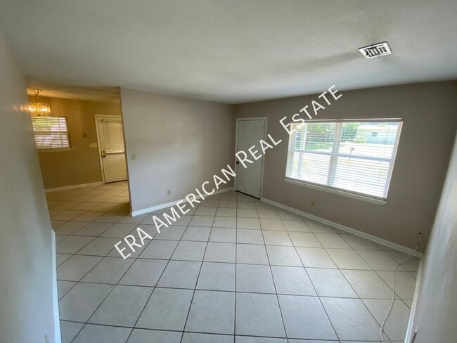 Building Photo - Heart of Fort Walton Beach!