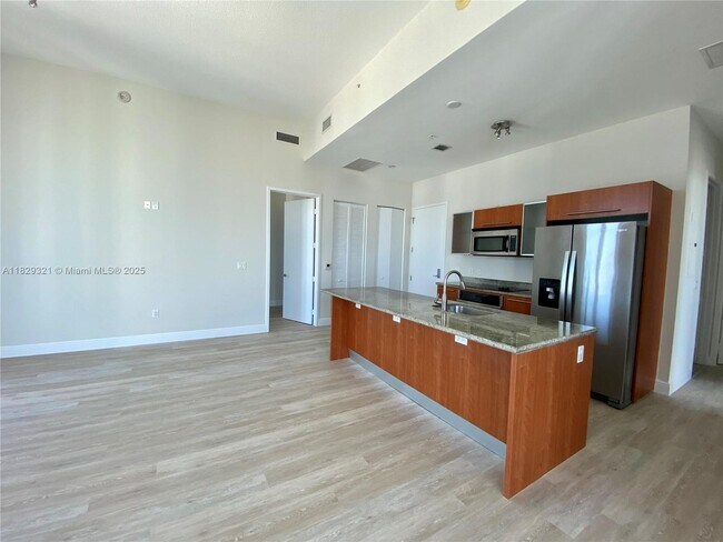 Foto del edificio - 185 SW 7th St