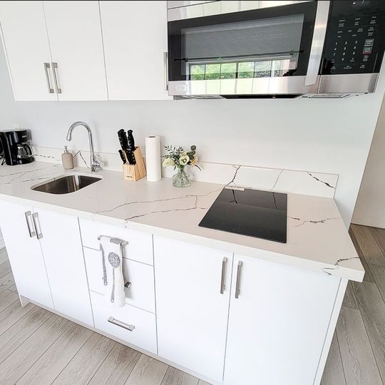 Photo du bâtiment - Bachelor Unit for Rent