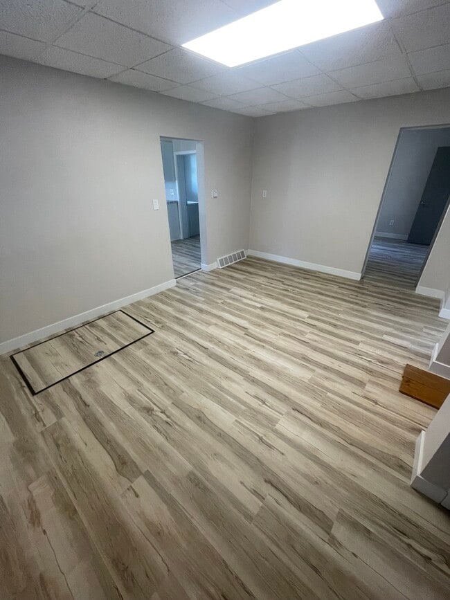 Dining room area - 1001 S 4th Ave