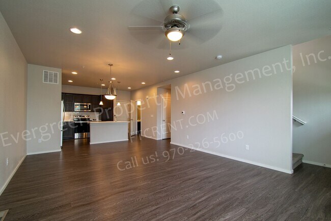 Building Photo - Beautiful 3-bed Townhome in a great location!