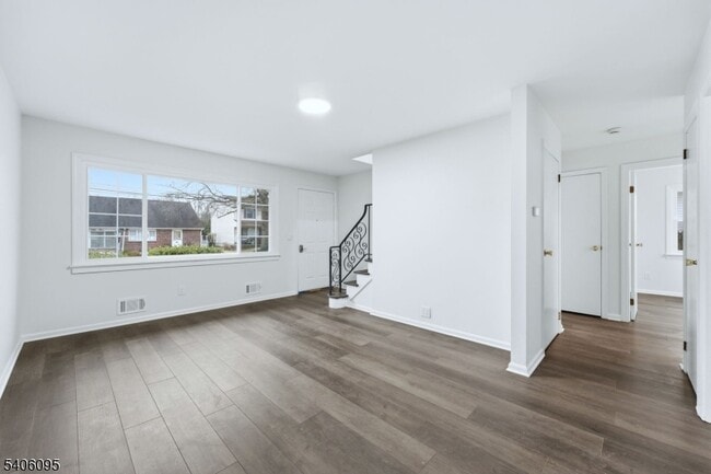 Foto del edificio - 46 Glenwood Ave