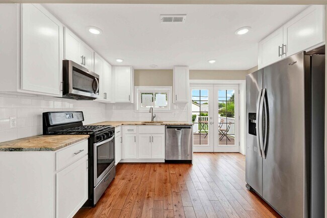 Foto del edificio - Charming 2 Bedroom/2 Bathroom Home with Loft in Dundalk, MD!