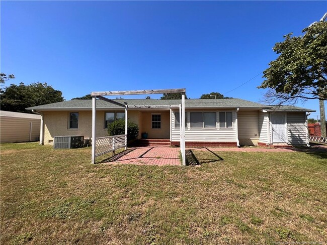 Foto del edificio - 5113 Meadowbrook Dr