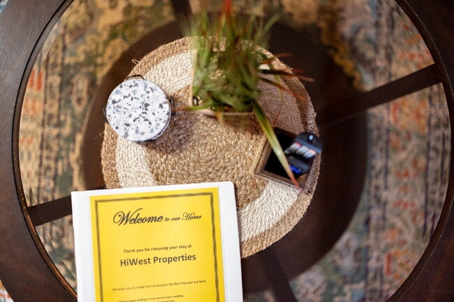 Building Photo - Cozy Fully Furnished - 1 Bedroom Apartment