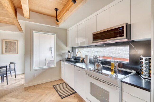 Foto del edificio - 5012-5022-5022 NE 26th Ave