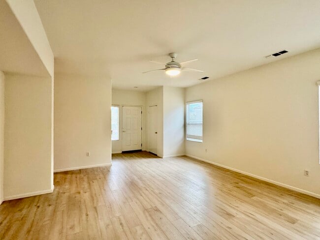 Foto del edificio - 78686 Hampshire Ave