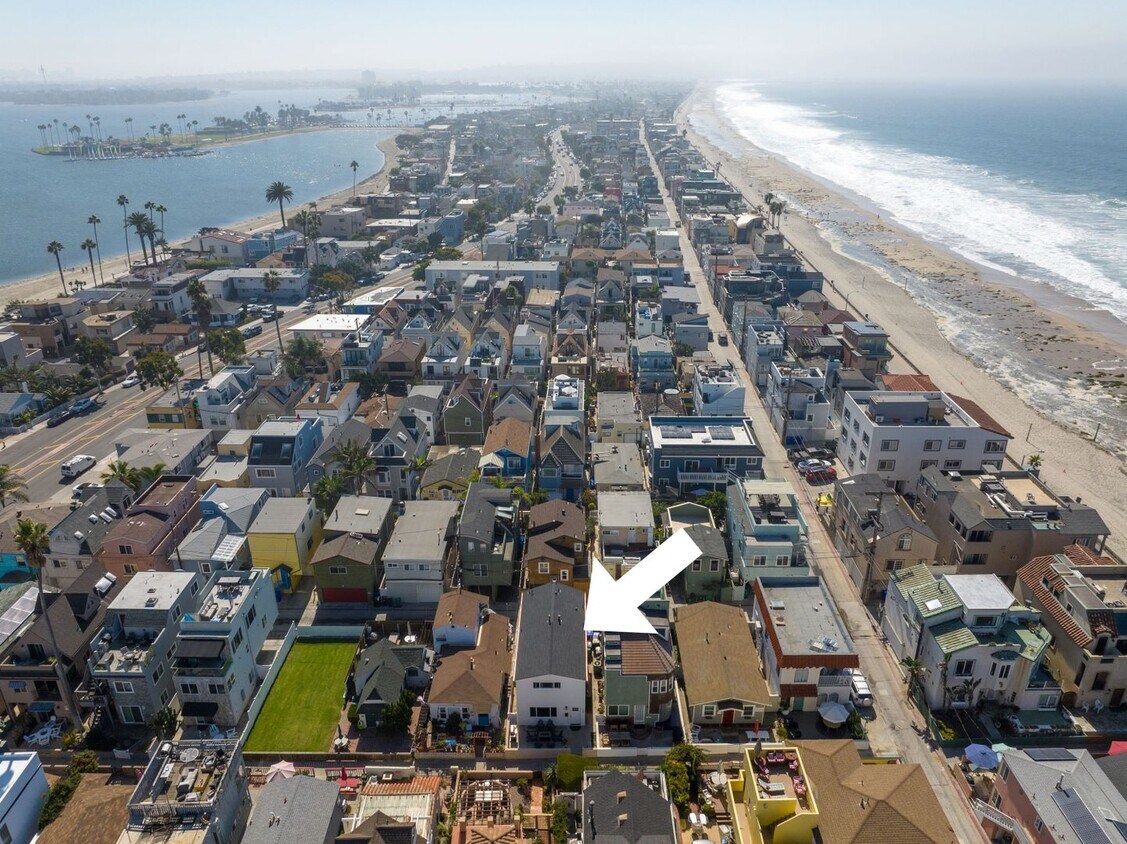 Primary Photo - New full Remodel steps to beach / 3 bedroo...