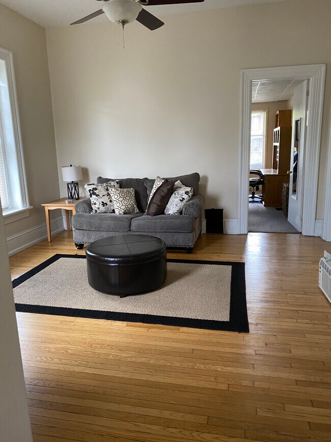 Foto del edificio - 922 W 3rd St