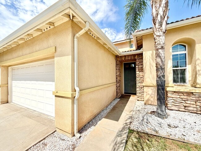 Foto del edificio - Spacious 5 Bedroom 3 Bathroom Home with 3 Car Tandem Garage in the Greens Community at SCGA Golf ...