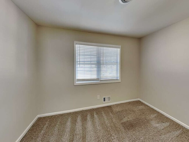 Building Photo - 334 Dartmouth Dr SW