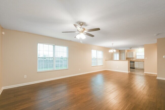 Building Photo - 6640 W Irving Dr