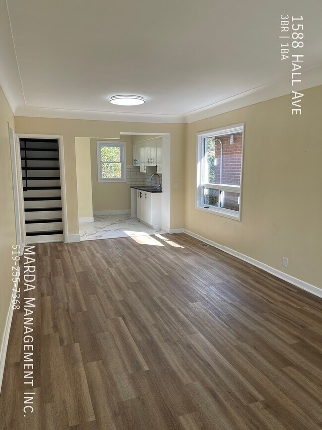 Building Photo - SPACIOUS UPDATED HOUSE 2 BED + LOFT / 1 BA...