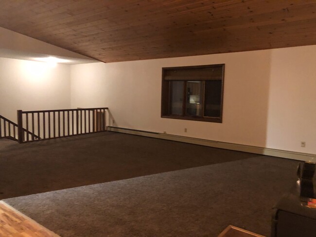 Building Photo - Large 3 Bed, 2 1/2 Bath, 2 Car Garage in N...