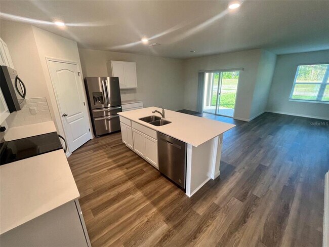 Foto del edificio - 3547 Sandalwood Isle Wy