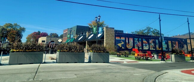 Foto del edificio - 504 N Seymour Ave