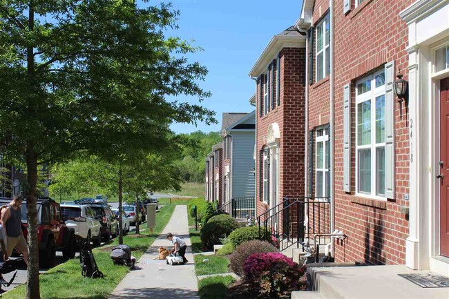 Building Photo - 2420 Abington Dr