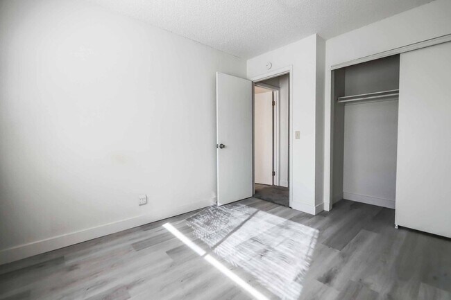 Foto del edificio - FULLY Remodeled 3-Bedroom Townhouse